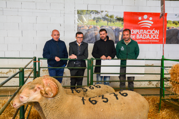 El presidente de la Diputación de Badajoz, asiste a la inauguración de la XXXVI Feria Agroganadera de Trujillo