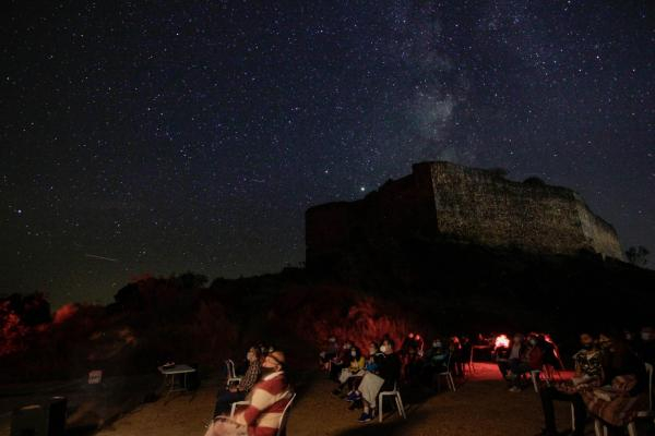 Imagen: Cerca de 400 personas disfrutan del cielo nocturno gracias a las observaciones astronómicas de la...