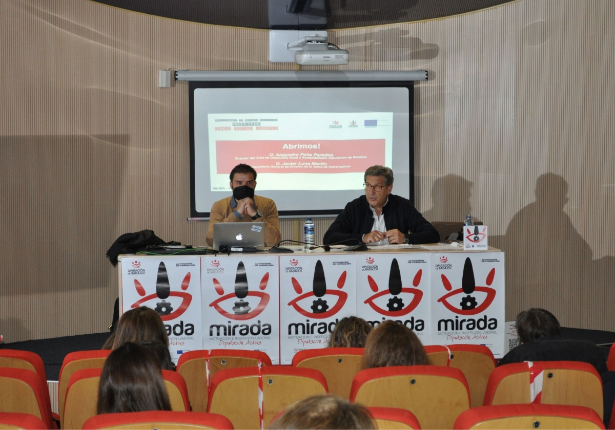 La Diputación de Badajoz celebra una jornada de Intercambio de buenas prácticas orientadas a la gestión de proyectos financiados por el Fondo Social Europeo