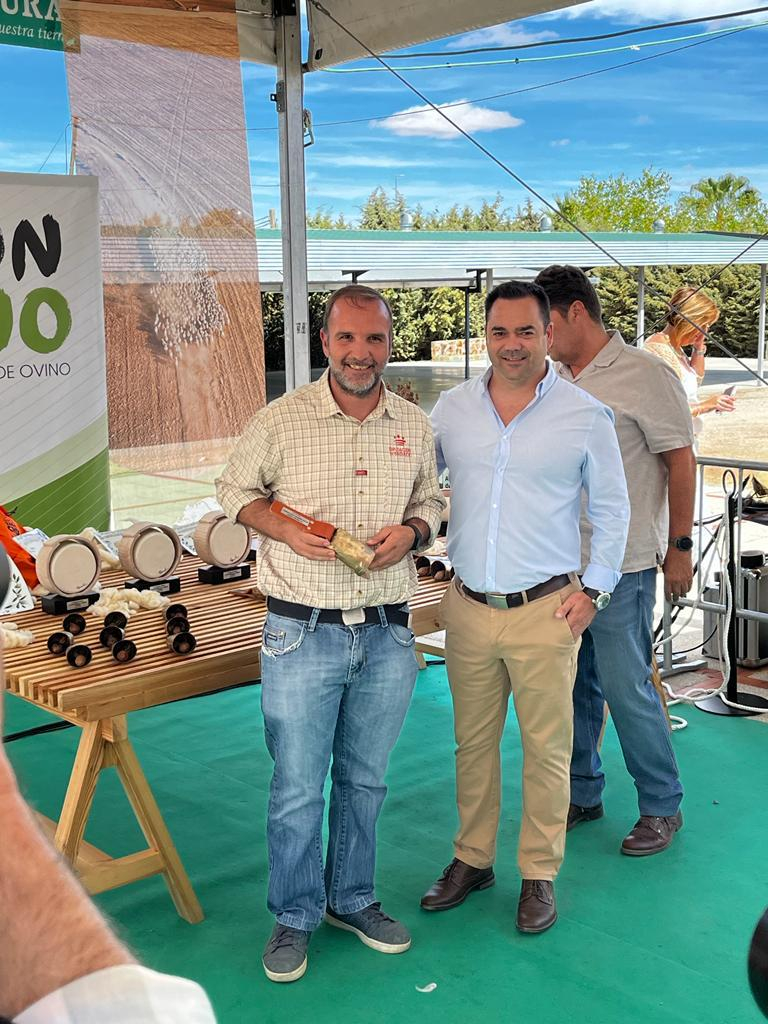 La Diputación de Badajoz recibe el premio al mejor semental de raza merina 2022 en el 37ª Salón Ovino de Castuera