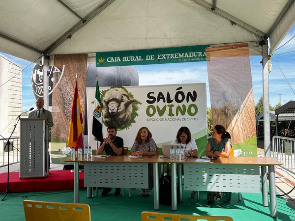 Imagen: La Diputación de Badajoz recibe el premio al mejor semental de raza merina 2022 en el 37ª Salón O...