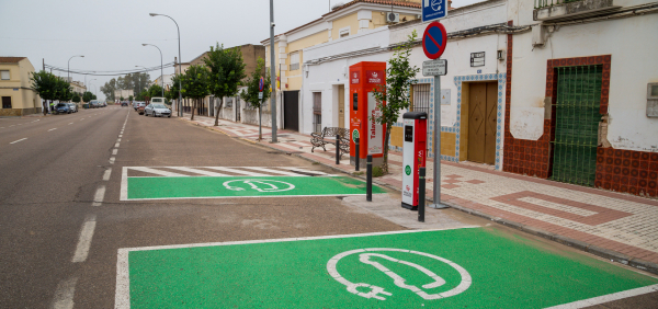 Imagen: La Diputación de Badajoz pone en marcha un nuevo punto de recarga para vehículos eléctricos y com...