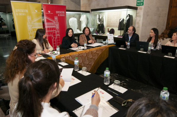 Imagen: Primera reunión de socios del proyecto ‘RESOTEX. Repensando el sector textil y la moda sostenible...
