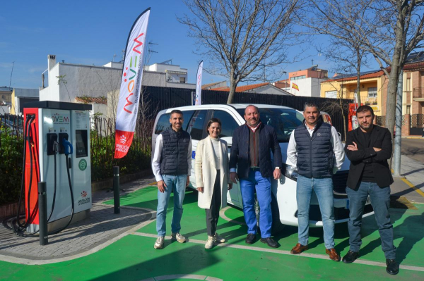 Imagen: La Diputación de Badajoz incorpora dos nuevas furgonetas 100% eléctricas a su flota de vehículos ...
